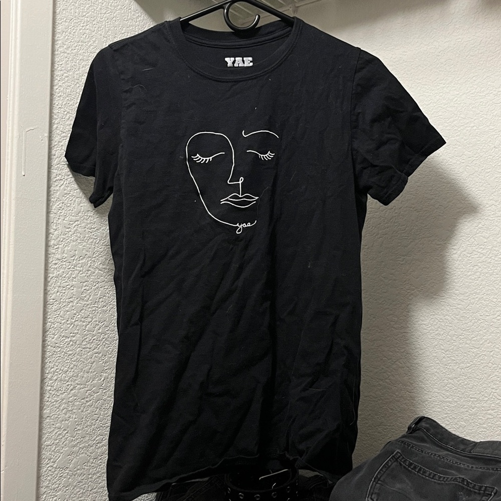 black graphic tee